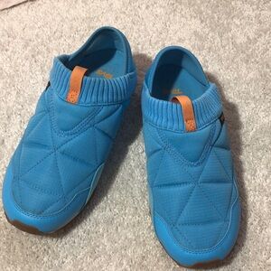 Aqua quilted sneakers